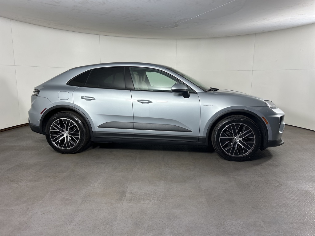 2025 Porsche Macan Electric photo 4