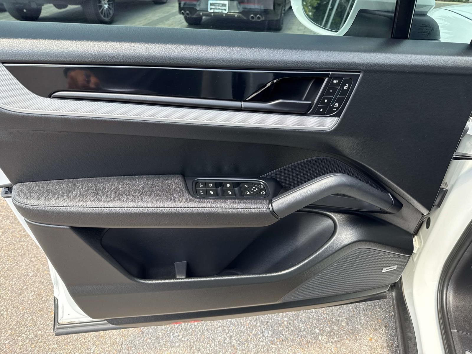 2024 Porsche Cayenne Base photo 22