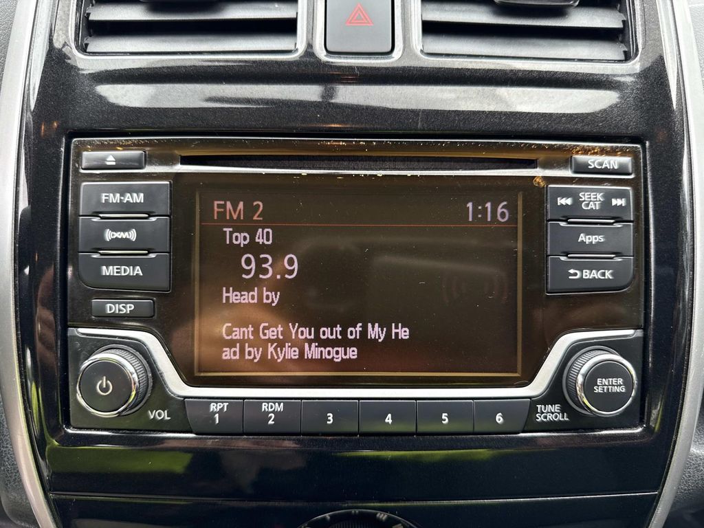 2016 Nissan Versa Note SV photo 24