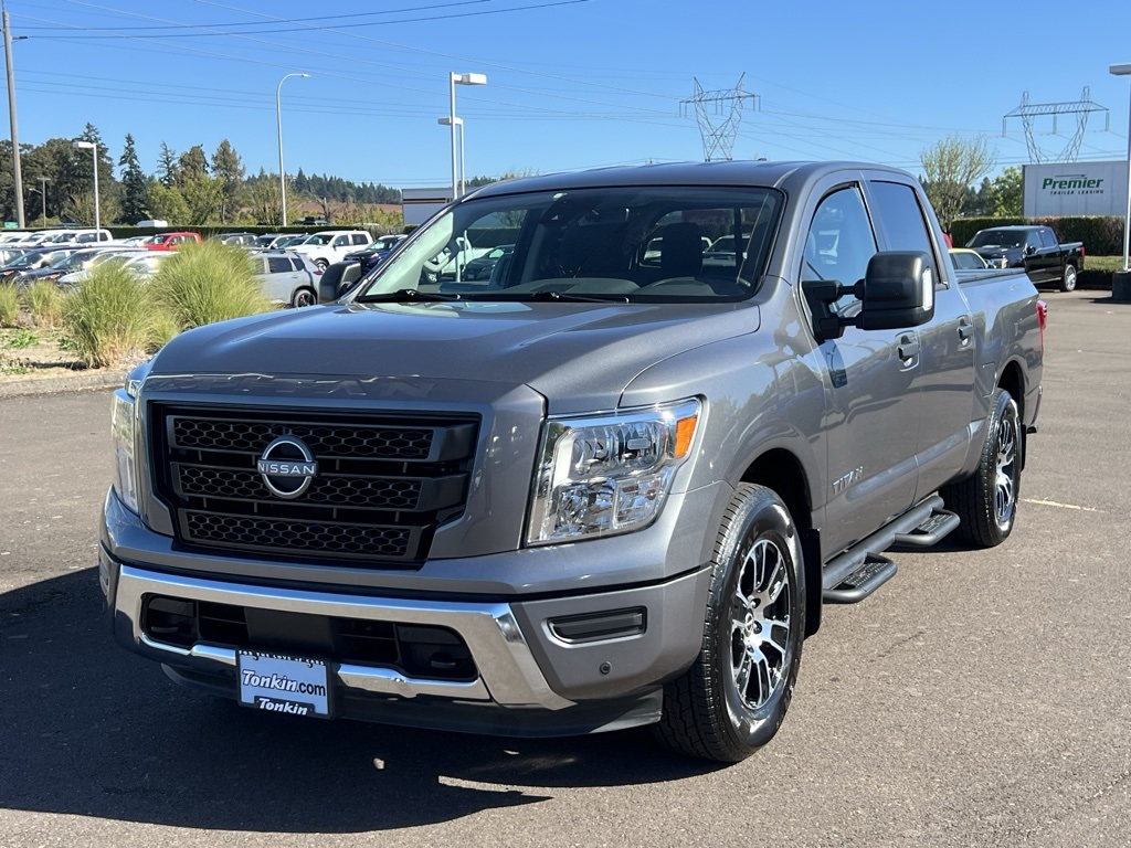 2023 Nissan Titan SV photo 3