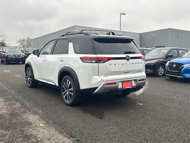 2025 Nissan Pathfinder Platinum photo 4