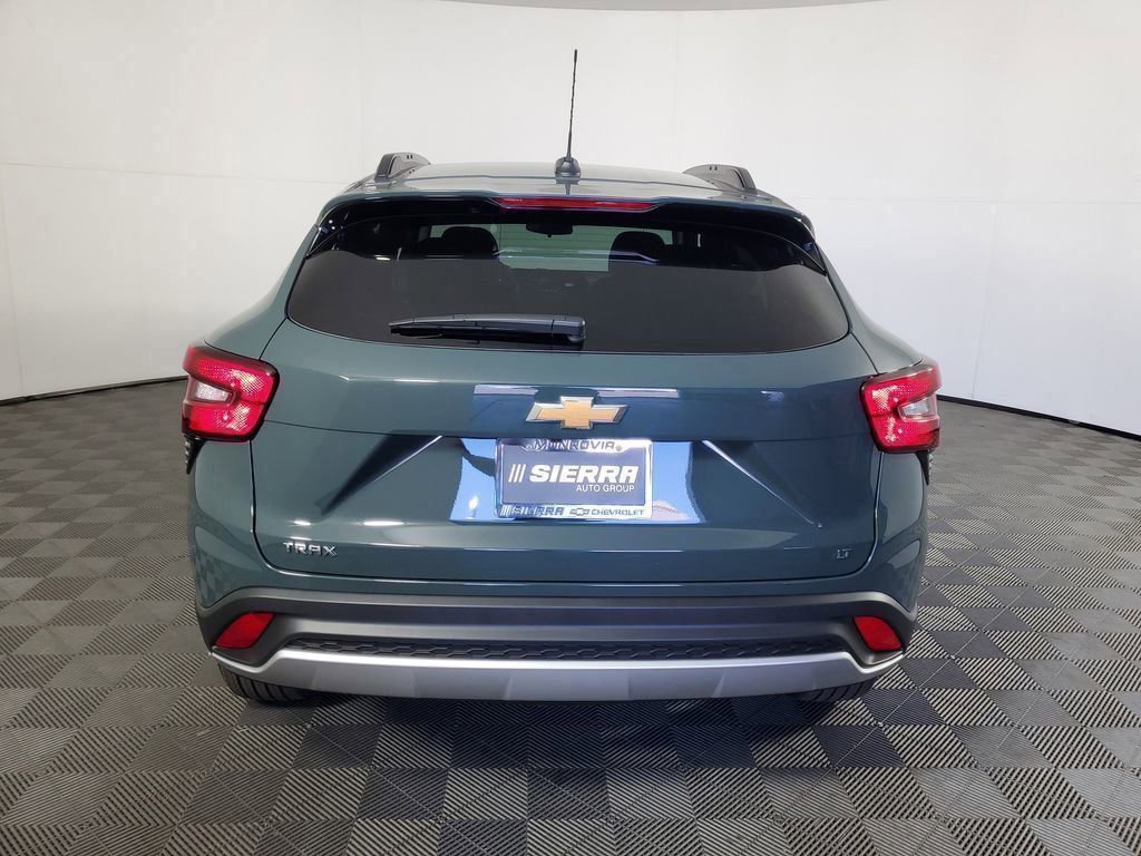 2025 Chevrolet Trax LT photo 3