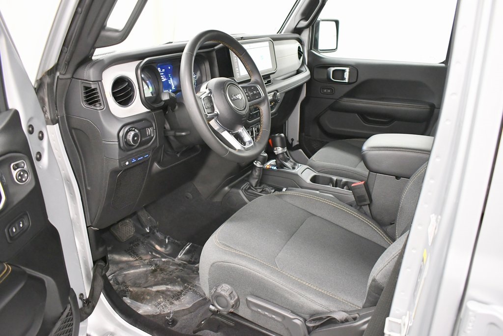 2024 Jeep Wrangler Sahara 4xe photo 13