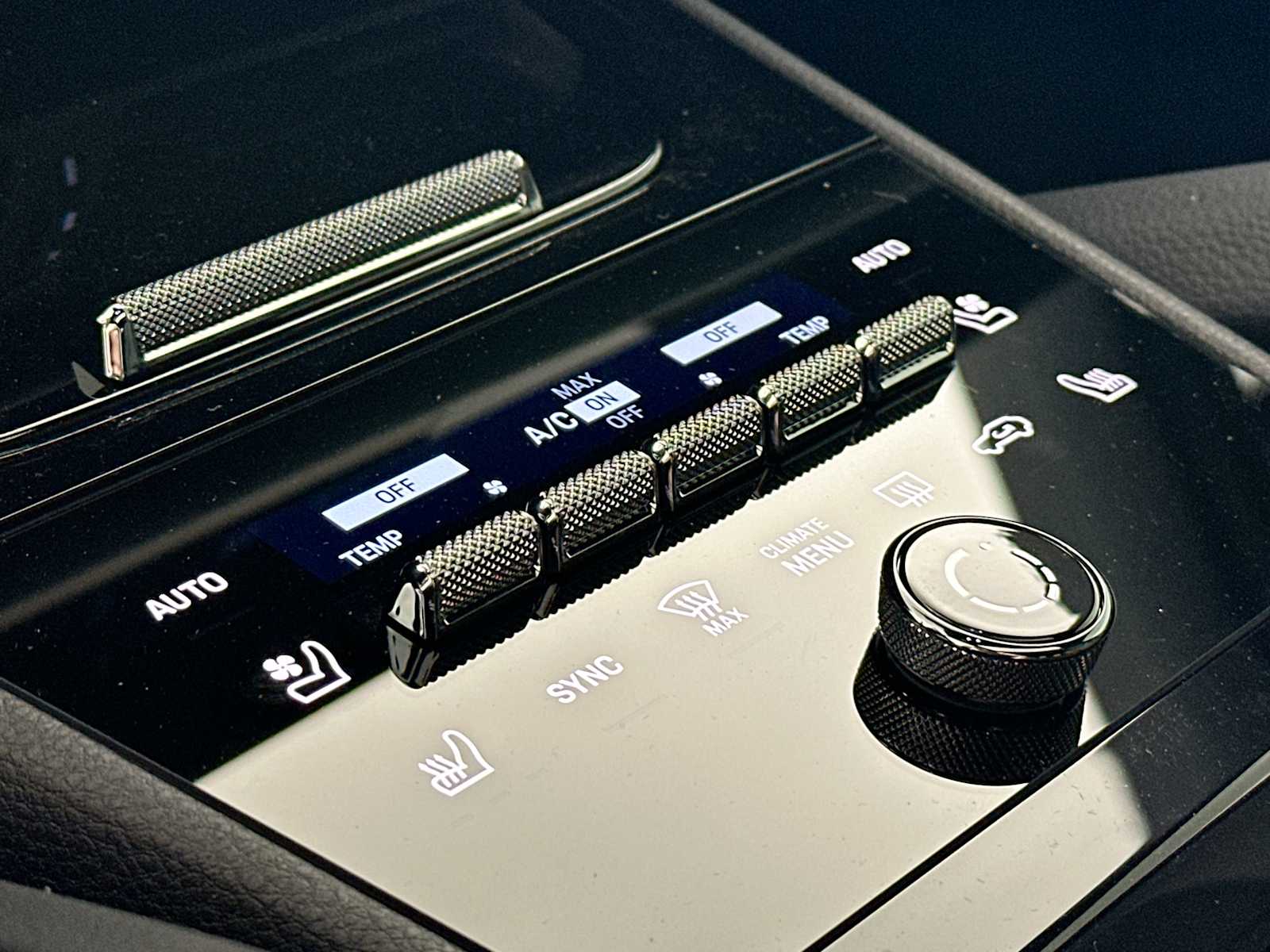 2025 Porsche Cayenne photo 19