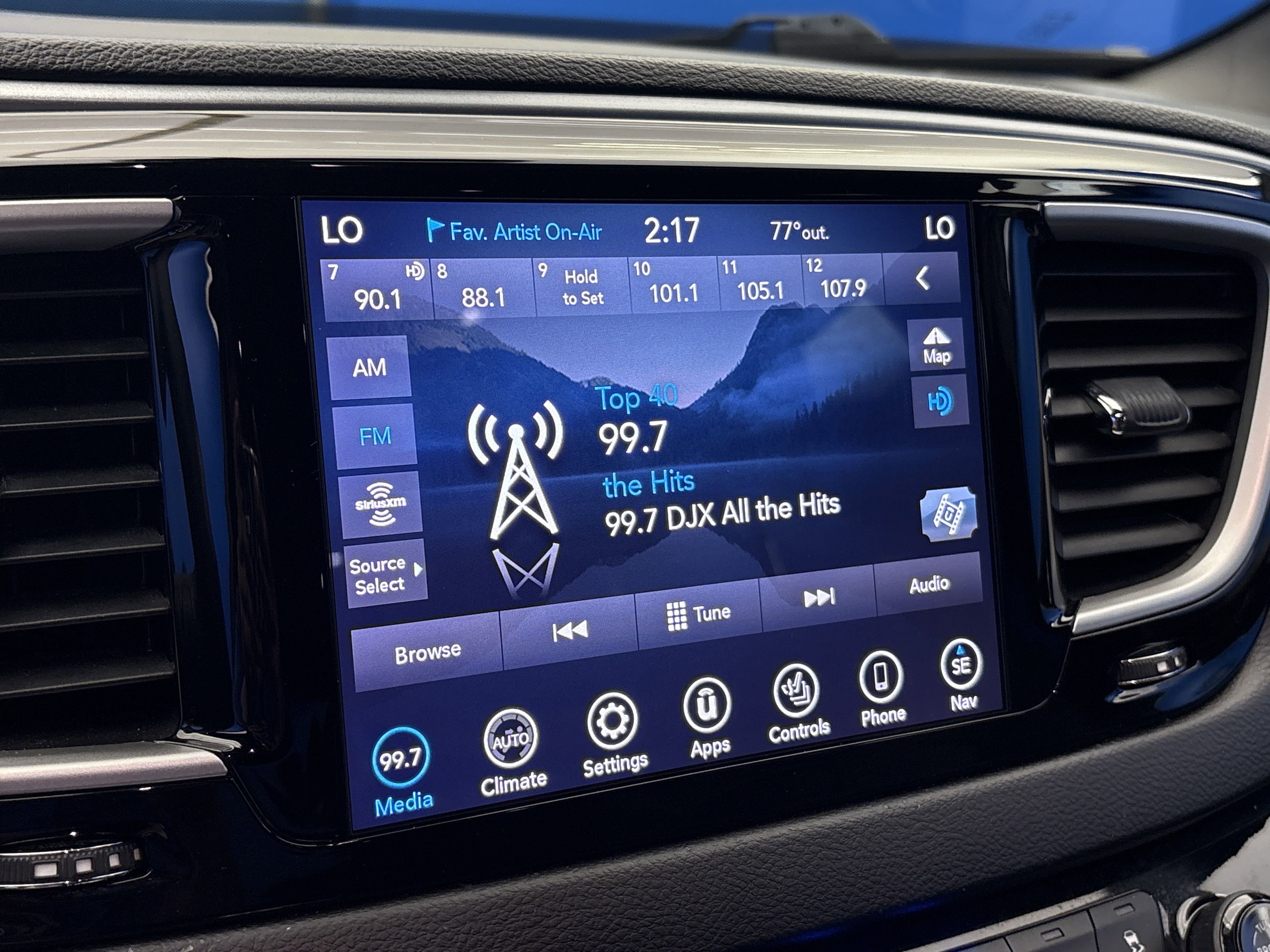 2020 Chrysler Pacifica Touring Plus photo 14