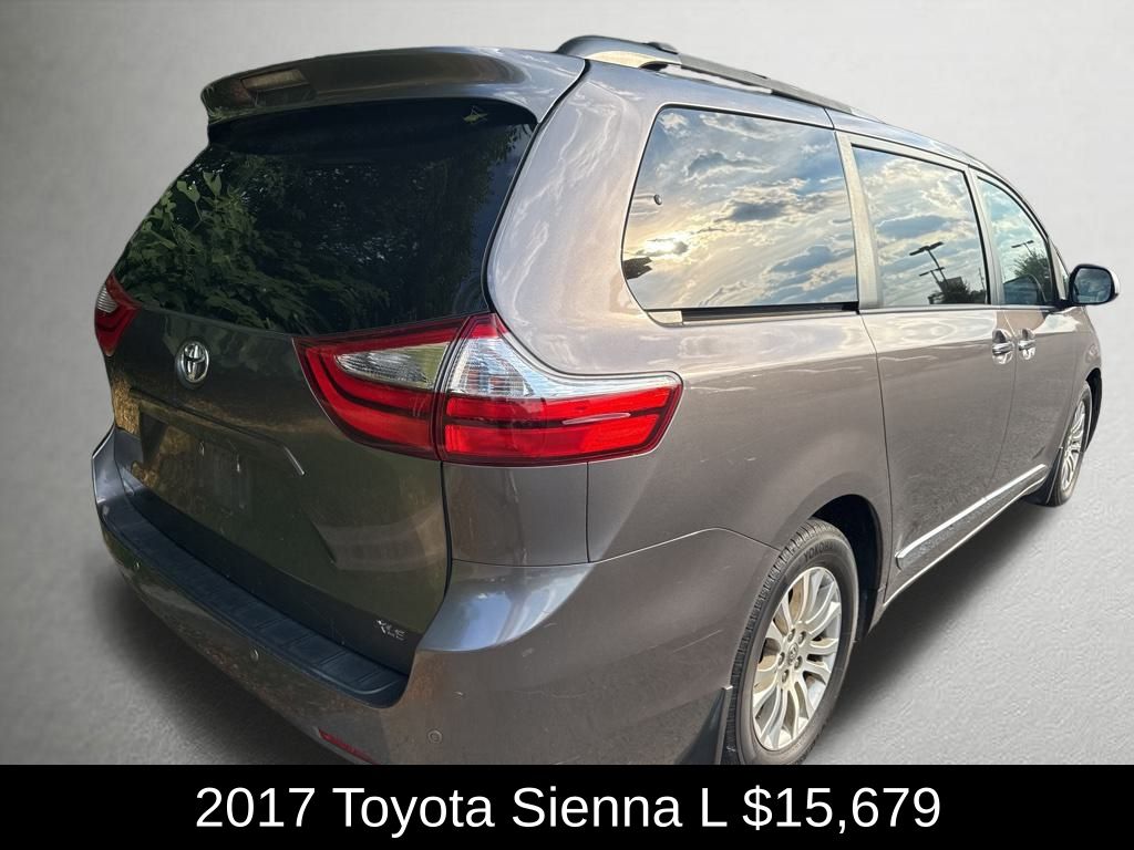 2017 Toyota Sienna L photo 3