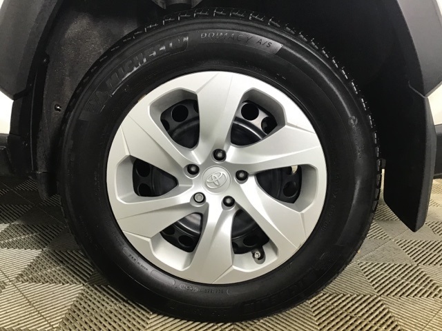 2021 Toyota RAV4 LE photo 23