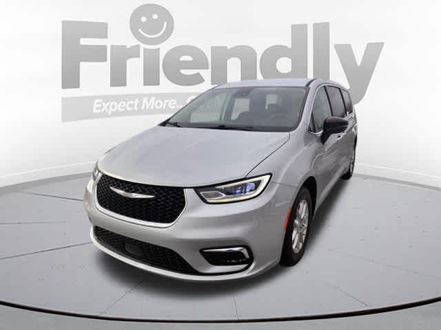 2024 Chrysler Pacifica Touring L's photo