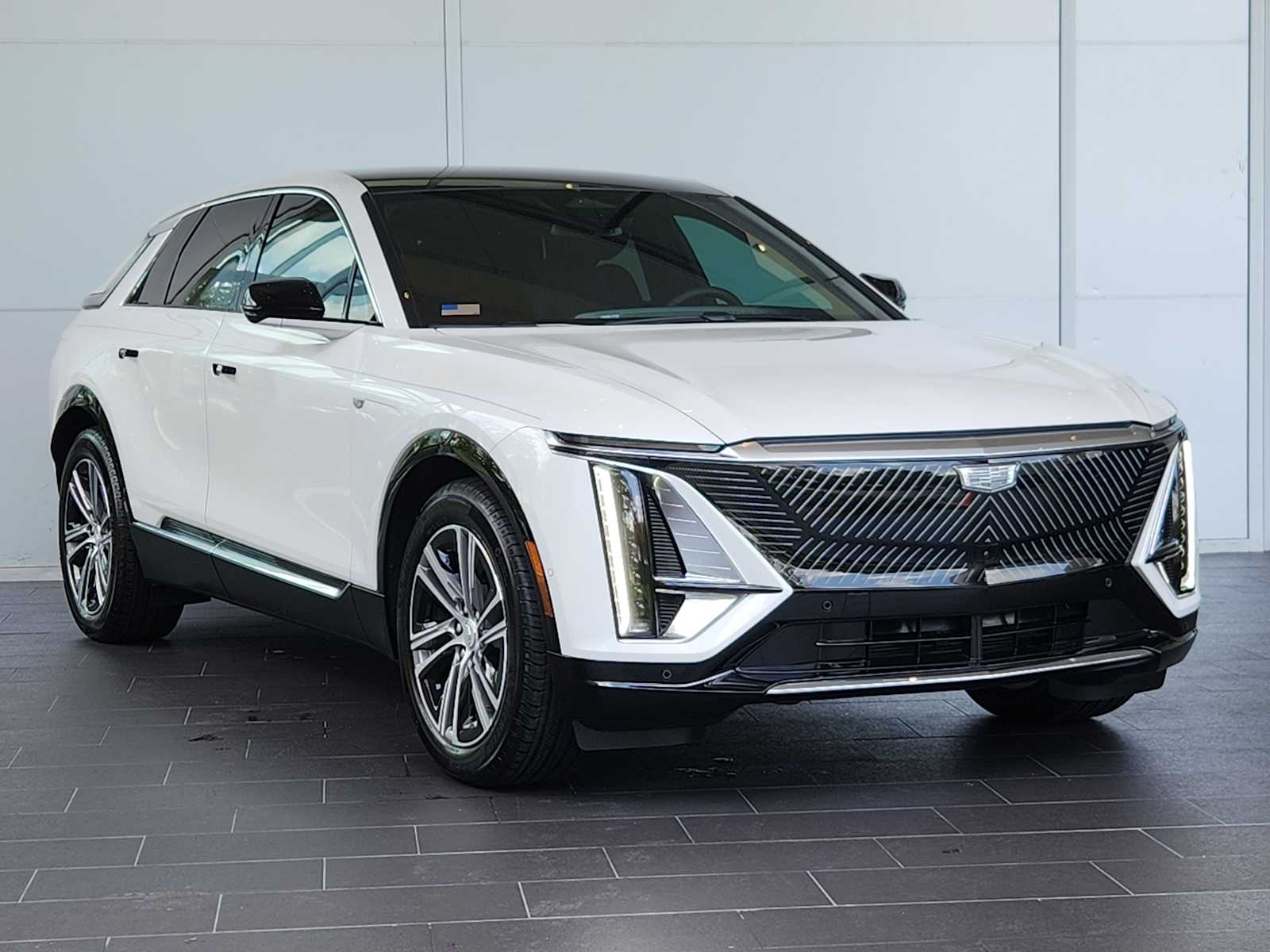Used 2025 Cadillac LYRIQ Luxury 1 with VIN 1GYKPNRL7SZ311688 for sale in Houston, TX