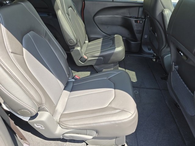 2026 Chrysler Pacifica photo 22