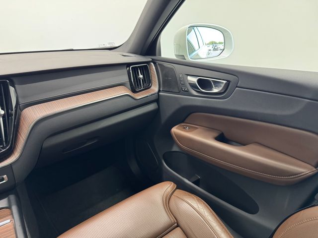 2022 Volvo XC60 B5 Inscription photo 41