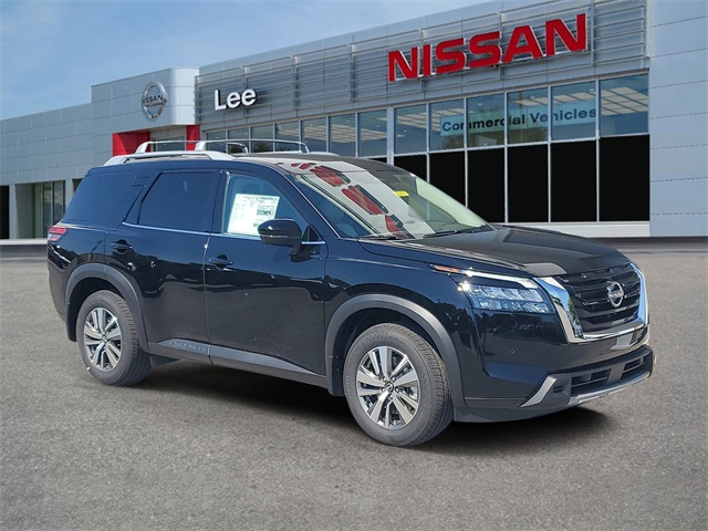 2025 Nissan Pathfinder SL's photo