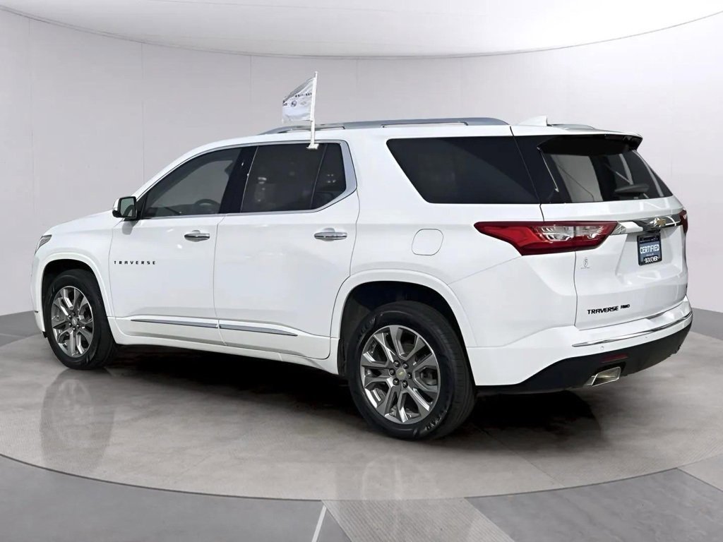 2021 Chevrolet Traverse Premier photo 2