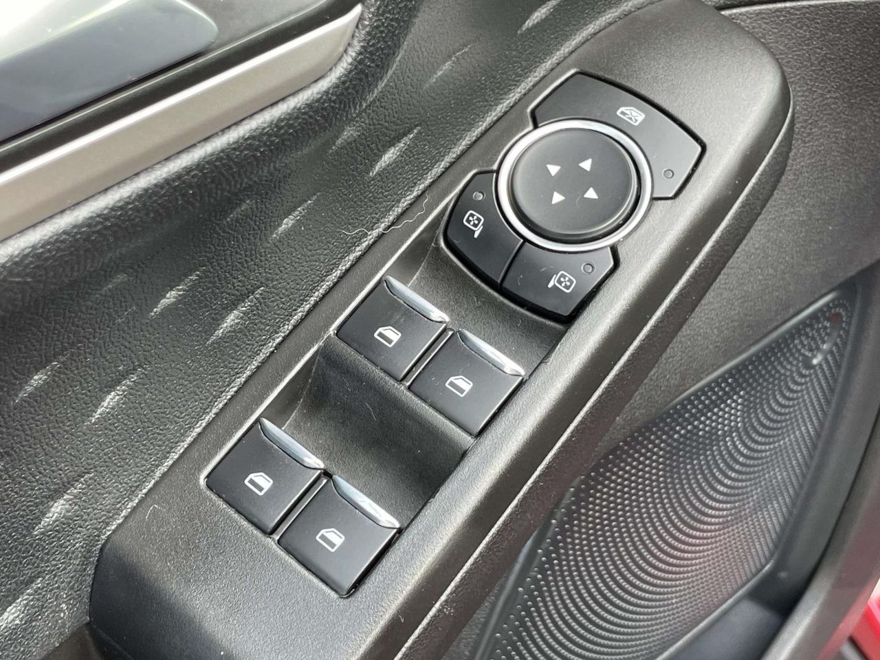 2020 Ford Escape SE photo 15