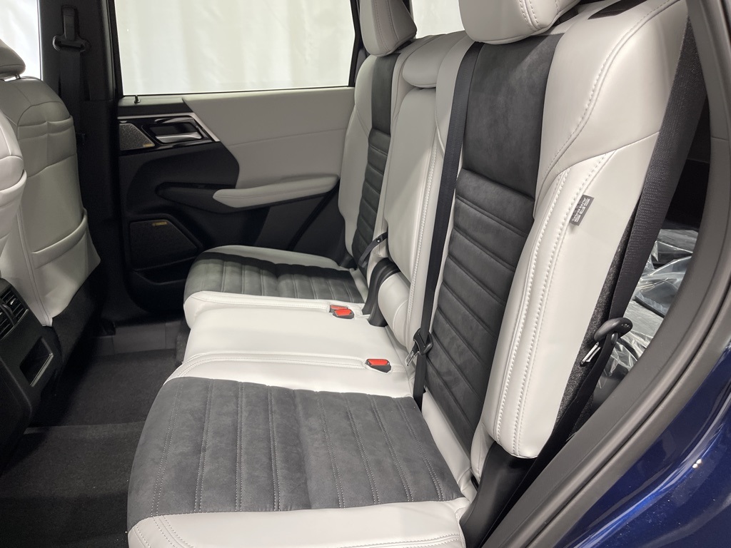2025 Mitsubishi Outlander SE photo 22