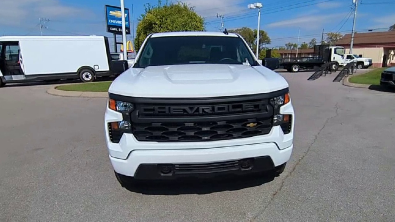 2026 Chevrolet Silverado 1500 Custom photo 3