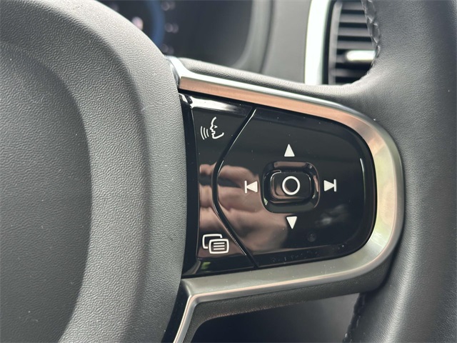 2023 Volvo XC90 B5 Plus photo 20
