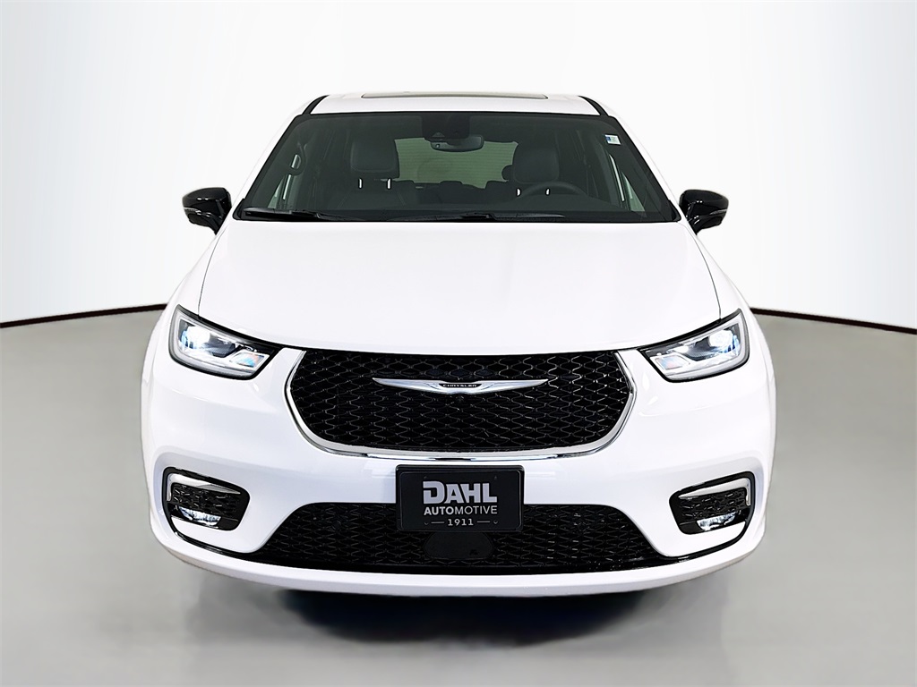 2025 Chrysler Pacifica photo 2