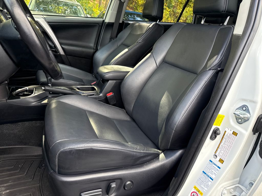 2017 Toyota RAV4 Limited photo 3