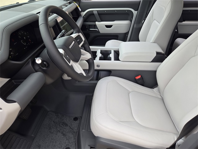 2025 Land Rover Defender 110 X-Dynamic SE photo 8
