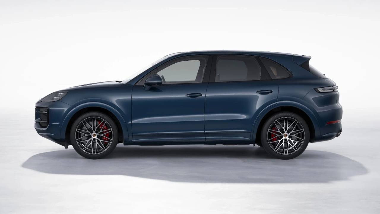 2026 Porsche Cayenne GTS photo 2