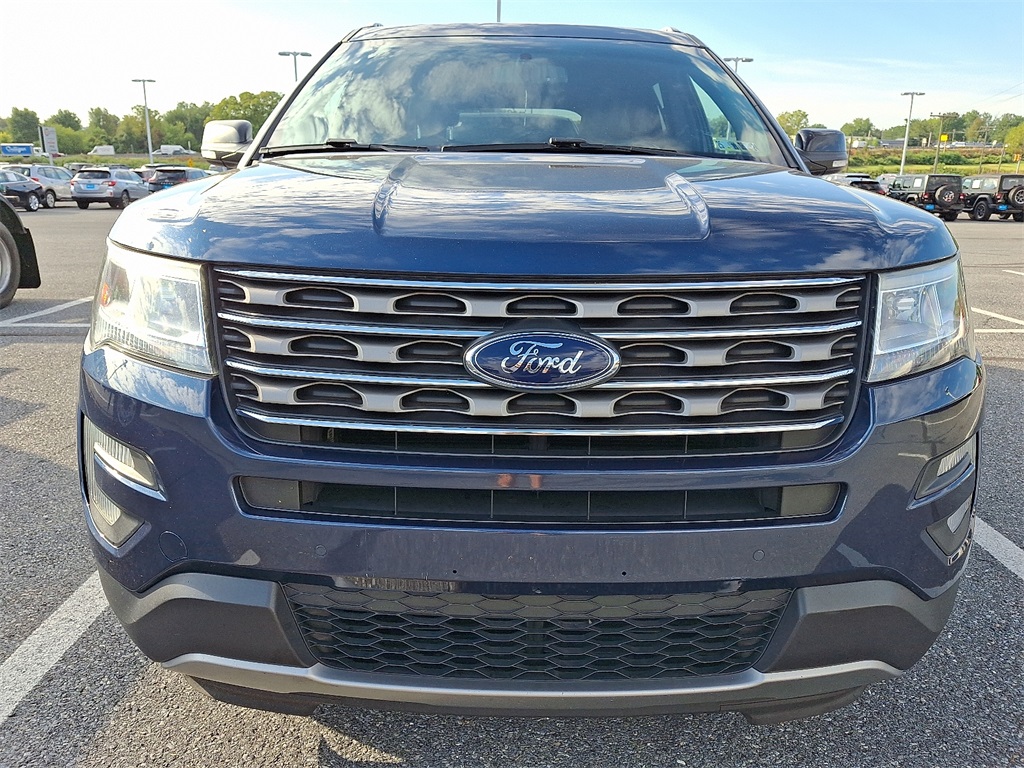 2017 Ford Explorer XLT photo 2