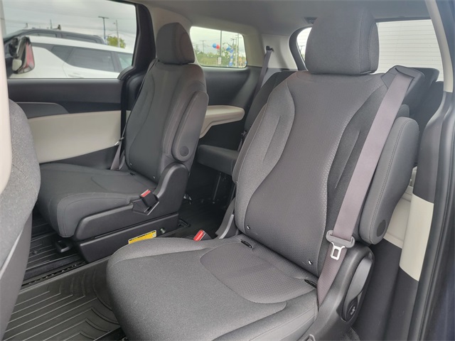 2022 Kia Carnival LX photo 16
