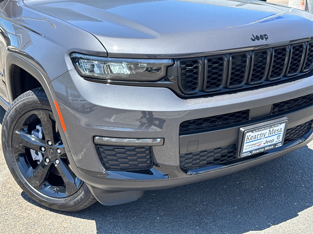 2025 Jeep Grand Cherokee Limited photo 2