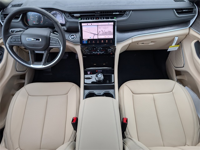 2025 Jeep Grand Cherokee Limited photo 4