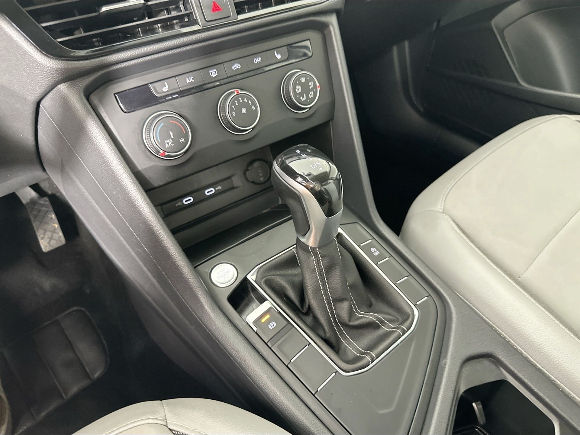 2022 Volkswagen Taos SE photo 13