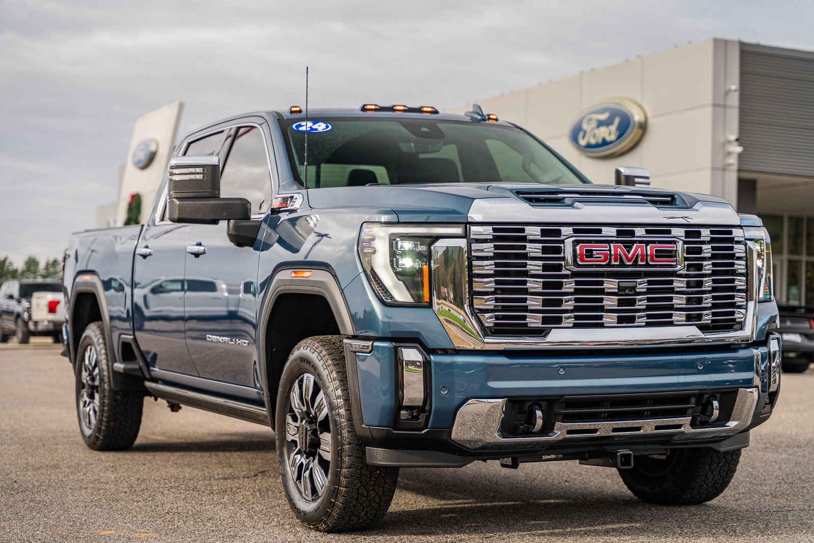 2024 GMC Sierra 2500HD Denali's photo