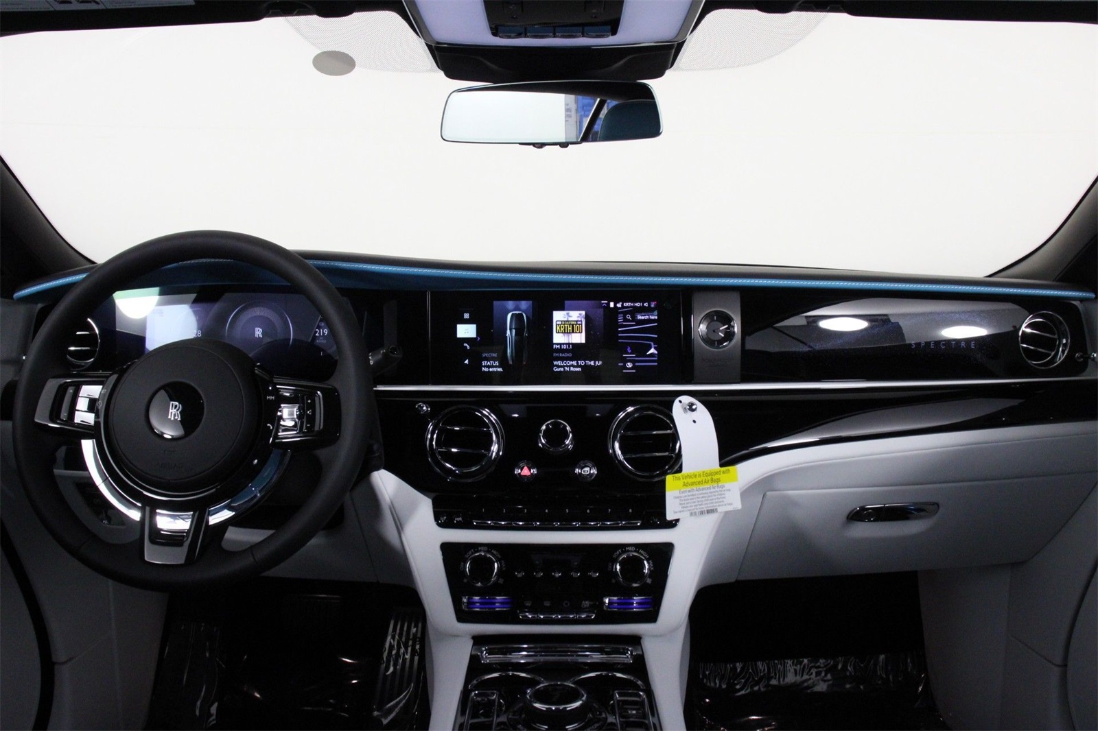 2025 Rolls Royce Spectre photo 3