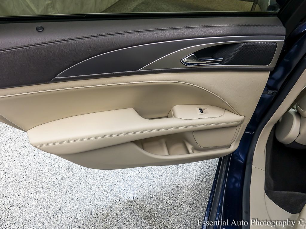 2017 LINCOLN MKZ - Image 19