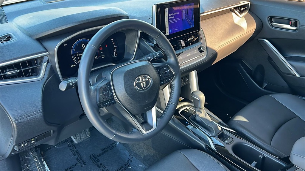 2023 Toyota Corolla Cross XLE photo 9