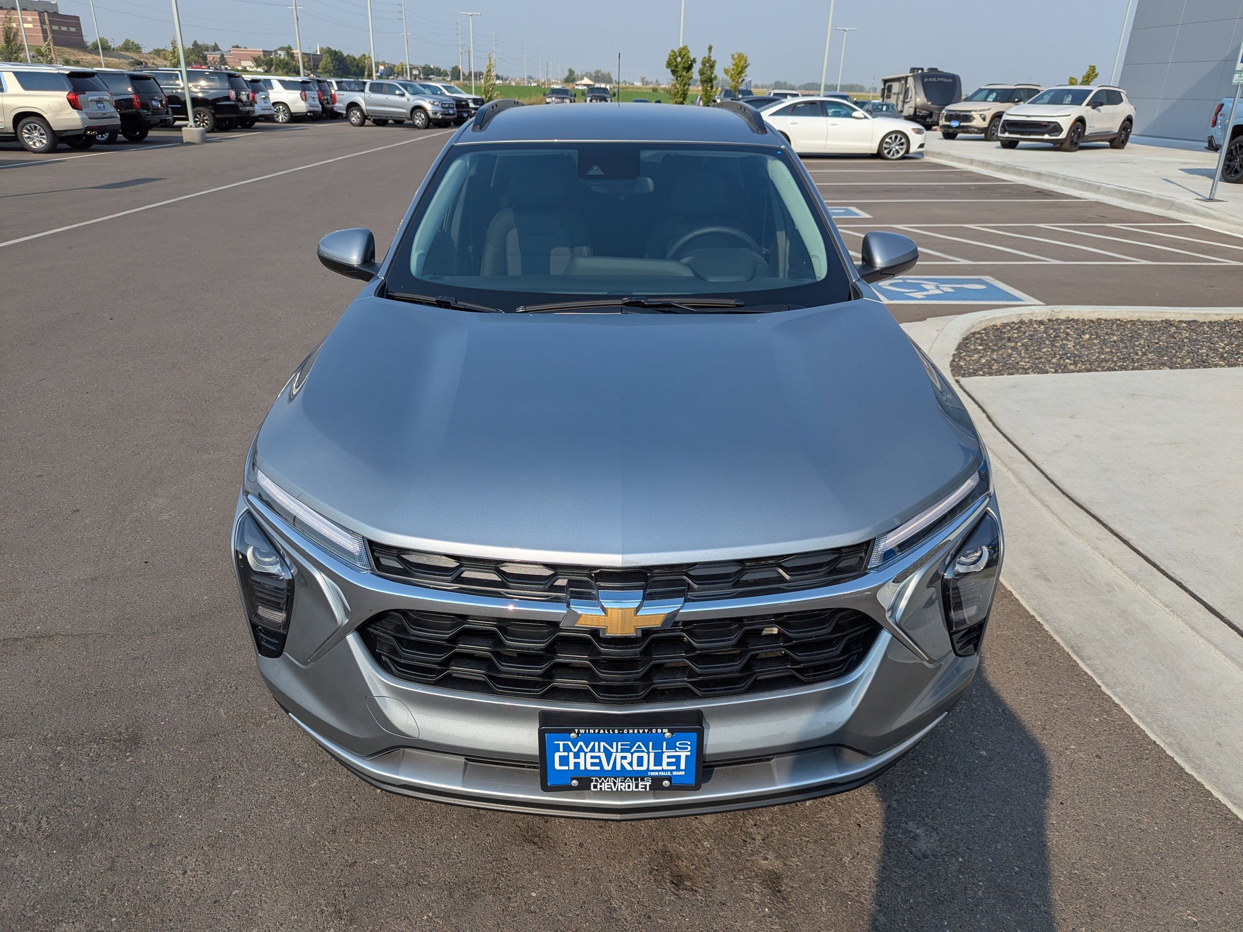 2025 Chevrolet Trax LT photo 4