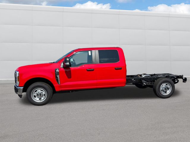 2025 Ford F-350 photo 2