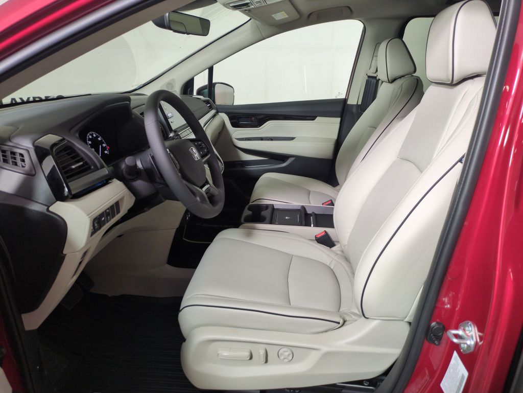 2026 Honda Odyssey Touring photo 9