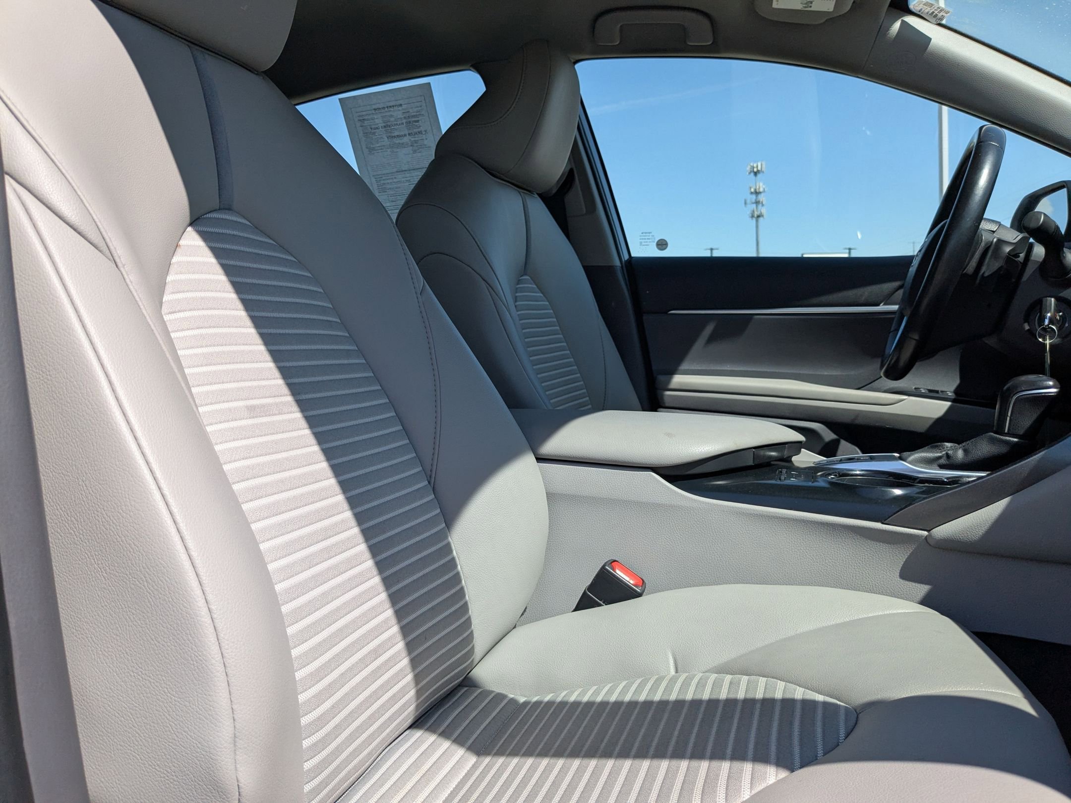 2020 Toyota Camry SE photo 33