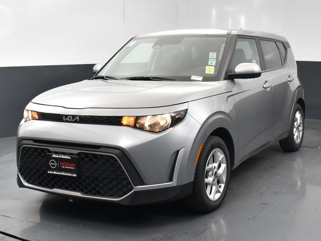 2023 Kia Soul LX photo 3