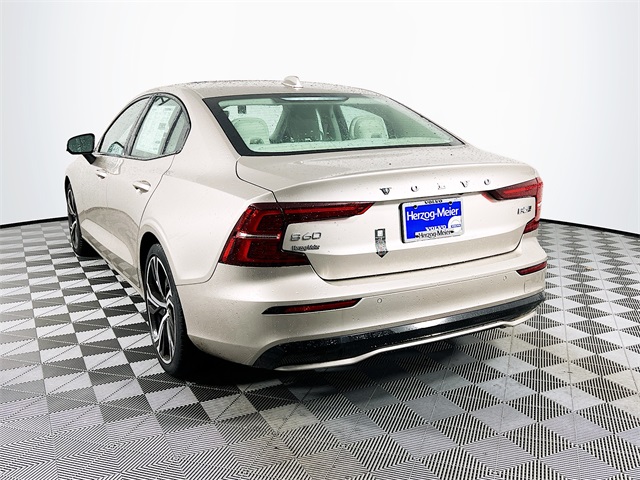 2024 Volvo S60 B5 Core photo 4