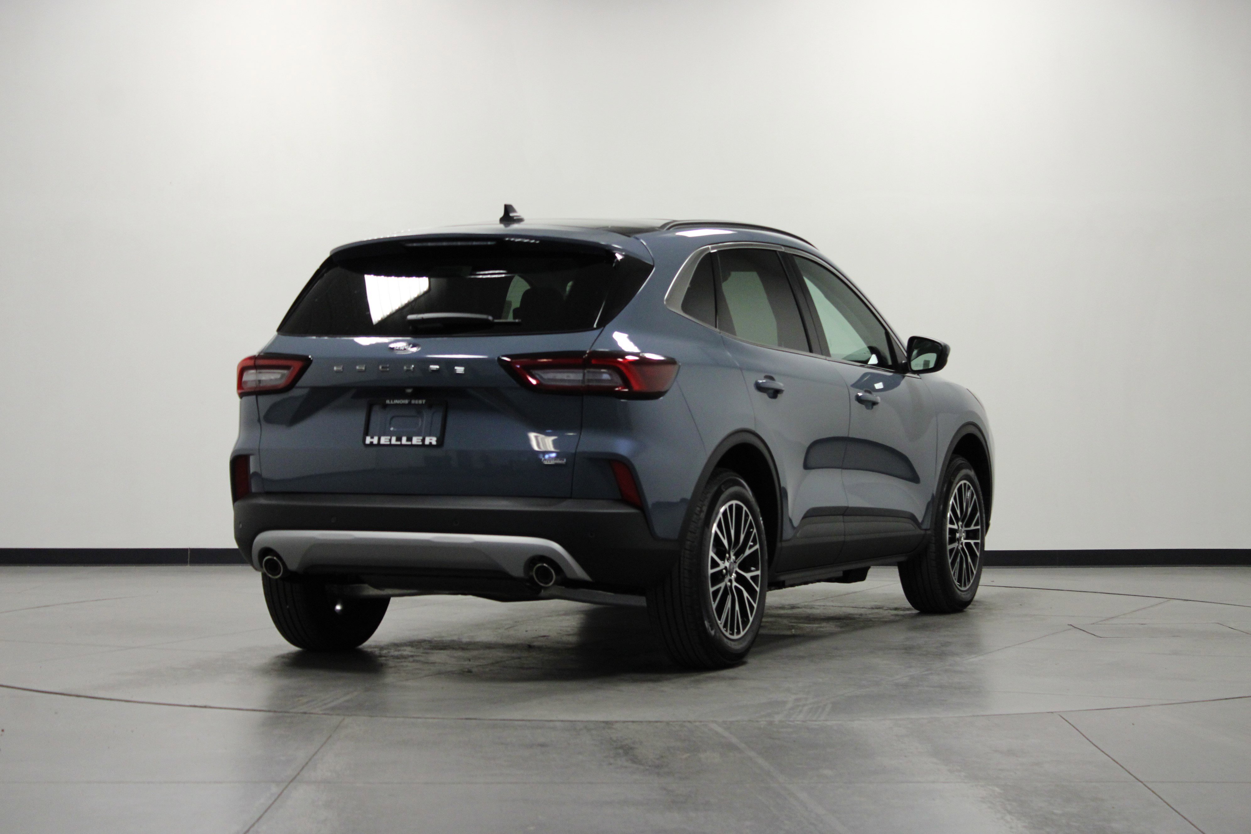 2025 Ford Escape photo 2