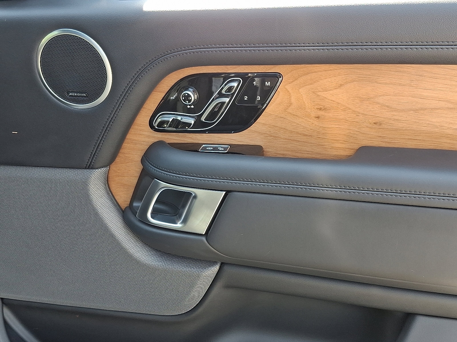 2020 Land Rover Range Rover P525 HSE photo 19