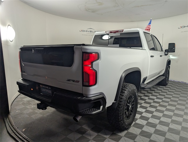 2024 Chevrolet Silverado 2500HD ZR2 photo 3
