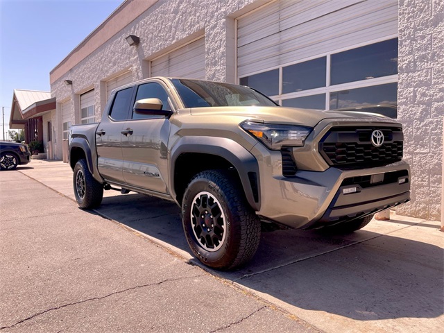 2025 Toyota Tacoma TRD Off-Road photo 2