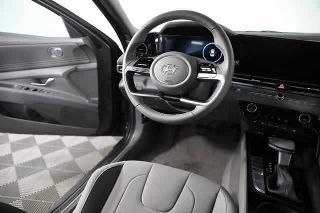 2025 Hyundai Elantra SEL Convenience photo 16