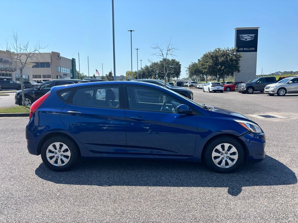 2016 Hyundai Accent SE photo 3