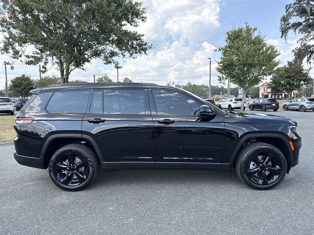 2025 Jeep Grand Cherokee Limited photo 2