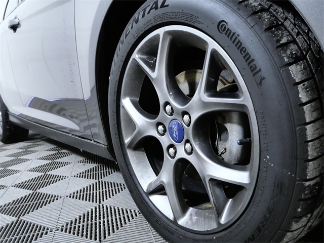 Used 2013 Ford Focus SE with VIN 1FADP3K2XDL164850 for sale in Apple Valley, Minnesota