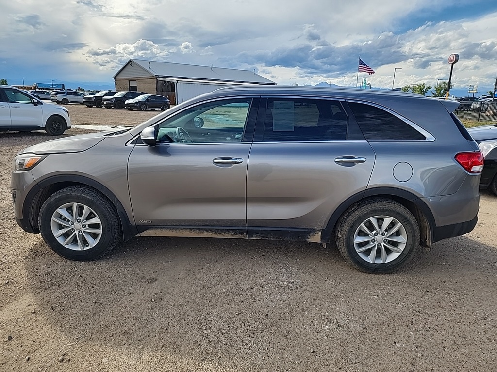2017 Kia Sorento LX photo 2