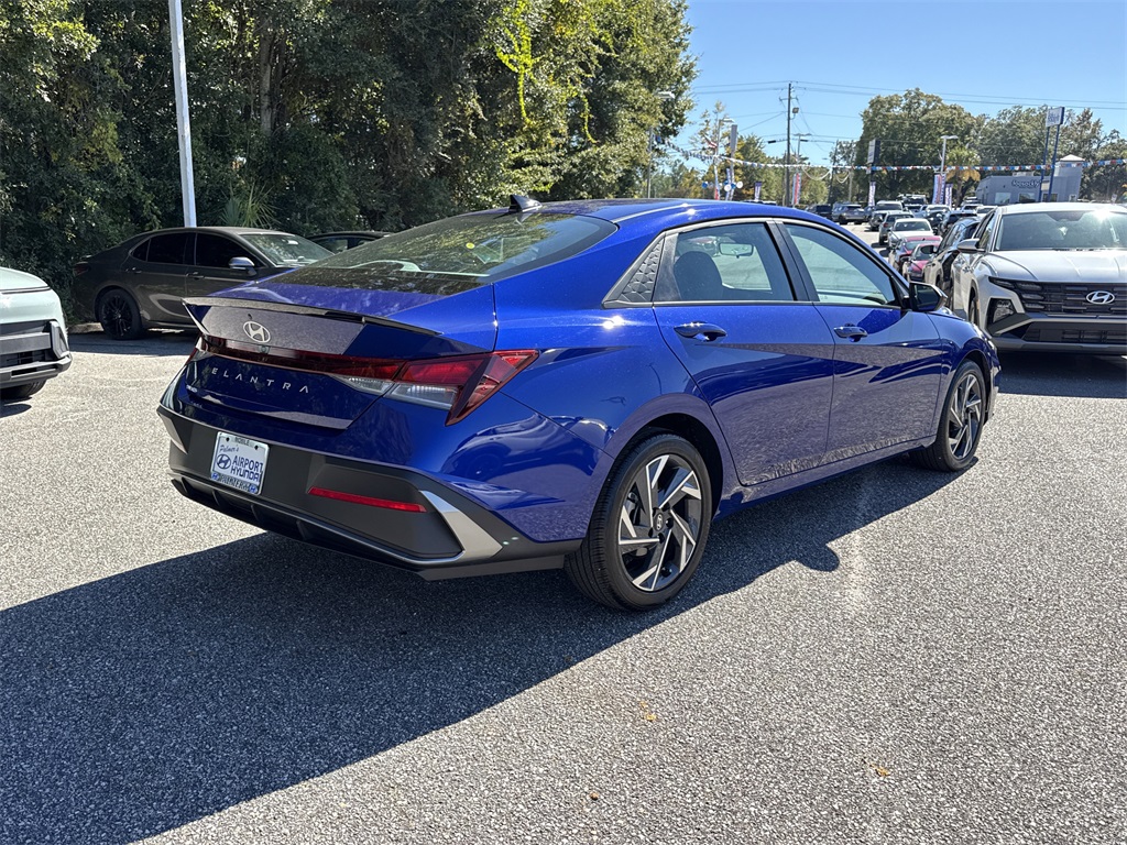 2025 Hyundai Elantra SEL Sport photo 3